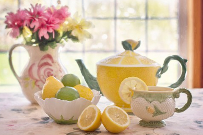 Aç karnına limon suyu içmenin harika faydaları var!
