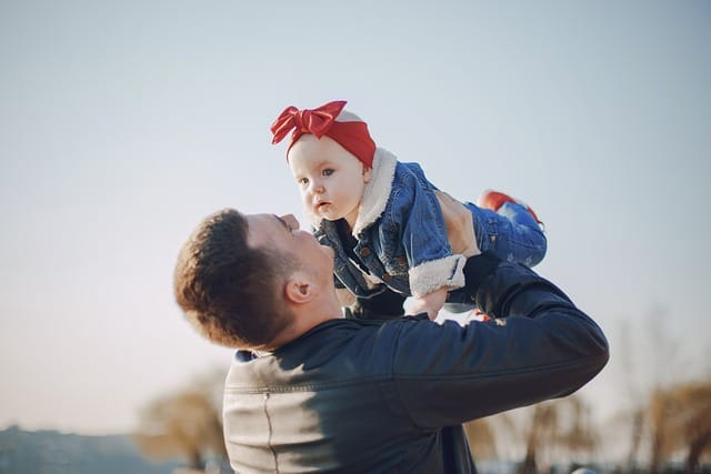 Kız çocukları babalarından ne miras alır? Genetikten davranışa şaşırtıcı bağlar