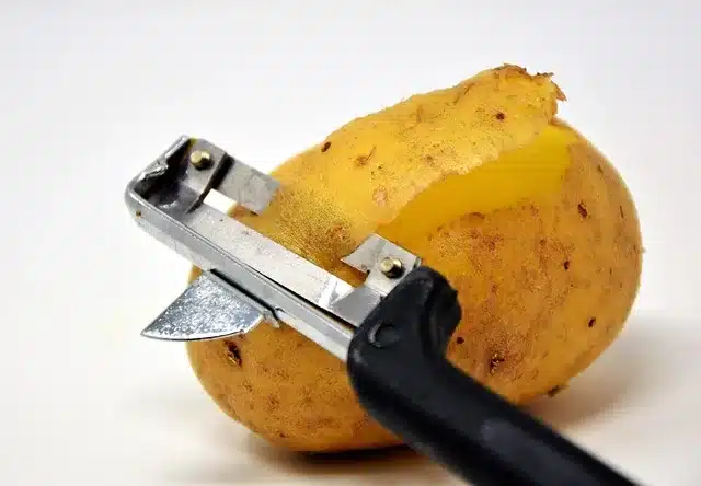 Patates kabuğunun cilde sürmenin 7 faydası!