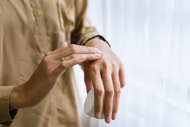 Vazelin neden kuru ciltler için yazın vazgeçilmez bir üründür?