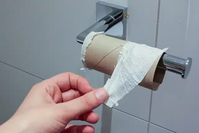 İdrarınızdaki beyaz akıntı ne anlama gelebilir? Uzmanlar uyarıyor!