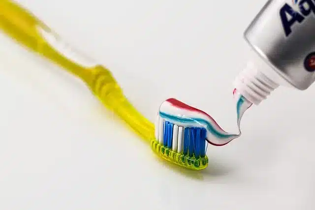 Diş macunu sivilceleri bir gecede gerçekten iyileştirir mi?