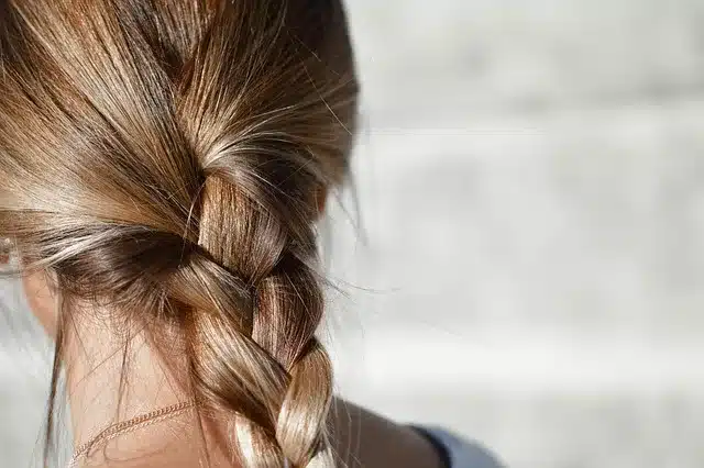 Saç dökülmesini azaltan nar ve yumurta saç maskesi yapımı