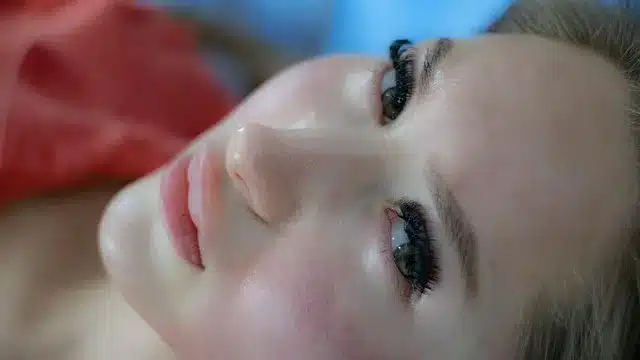 Cilt bakım rutininize yüz masajı eklemenin 5 faydasını açıklıyoruz