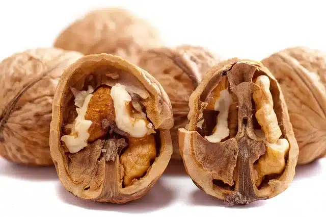 Yüzdeki bu 5 belirti, omega-3 eksikliğinizin işareti olabilir
