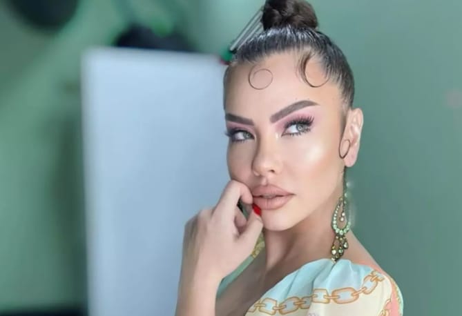 Şarkıcı Lara, beyninde tespit edilen kitle nedeniyle tedavi sürecine başladığını duyurdu