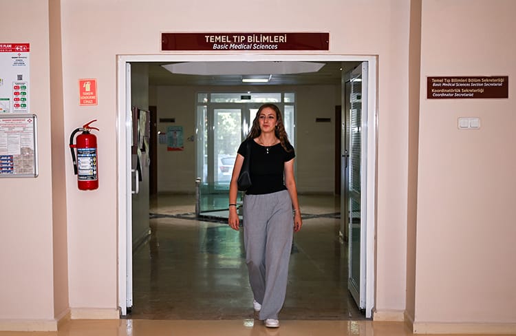 Organ nakliyle hayata tutunan Hilal, şimdi doktor olup umut olmaya hazırlanıyor