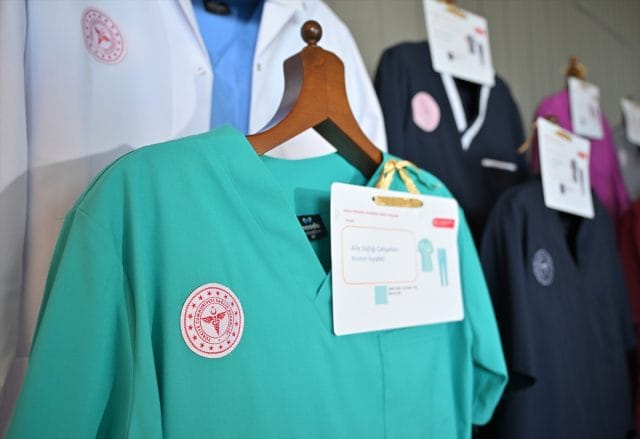 Sağlık çalışanı kıyafetlerinde yeni dönem resmen başladı!
