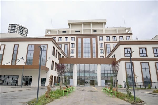 Esenyurt, sağlıkta yeni bir merkeze kavuştu: Mehmet Akif Ersoy Aile Sağlığı Merkezi açıldı